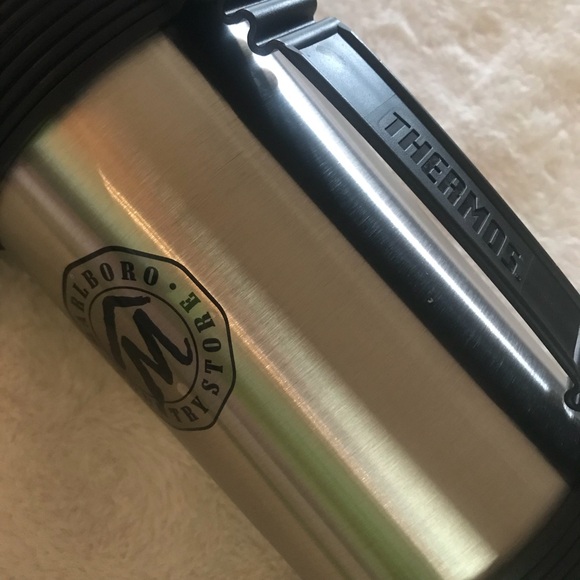 MARLBORO COUNTRY STORE THERMOS STAINLESS-STEEL VACUUM BOTTLE - Picture 8 of 9